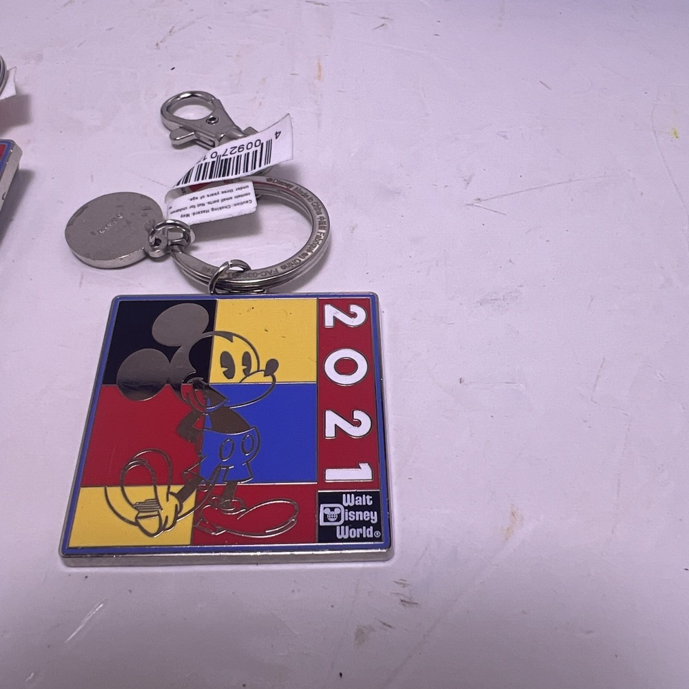 2021 Disney Mickey Mouse Icon Metal Etched Keychain w/charm 2" NWT